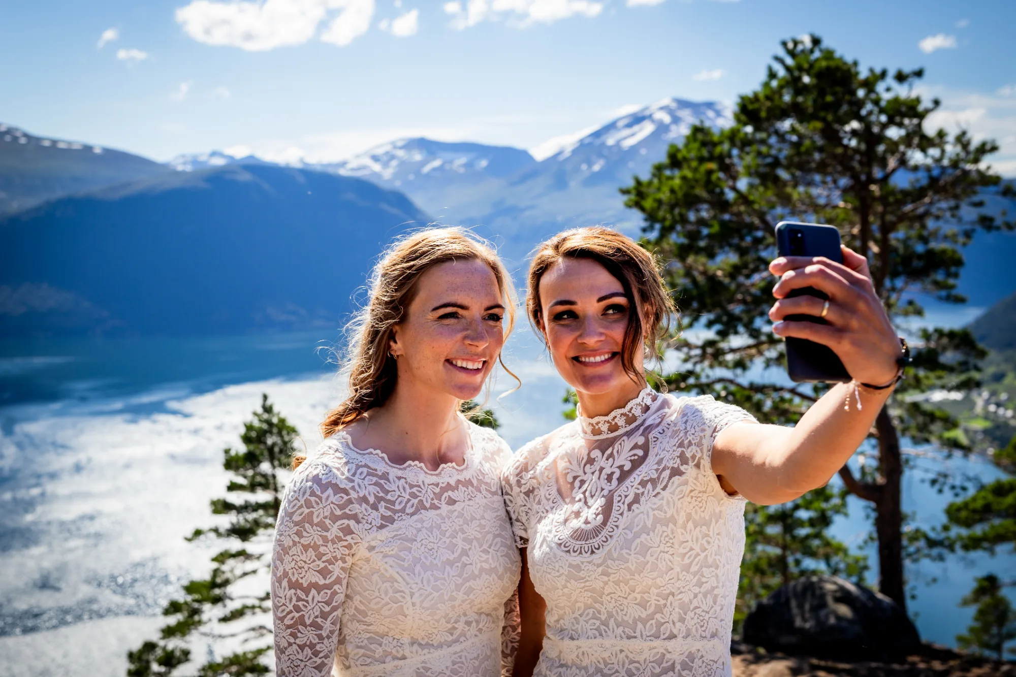 Bryllupsbilde fra Malin & Sarah, fotografert av Marte Bjørgum