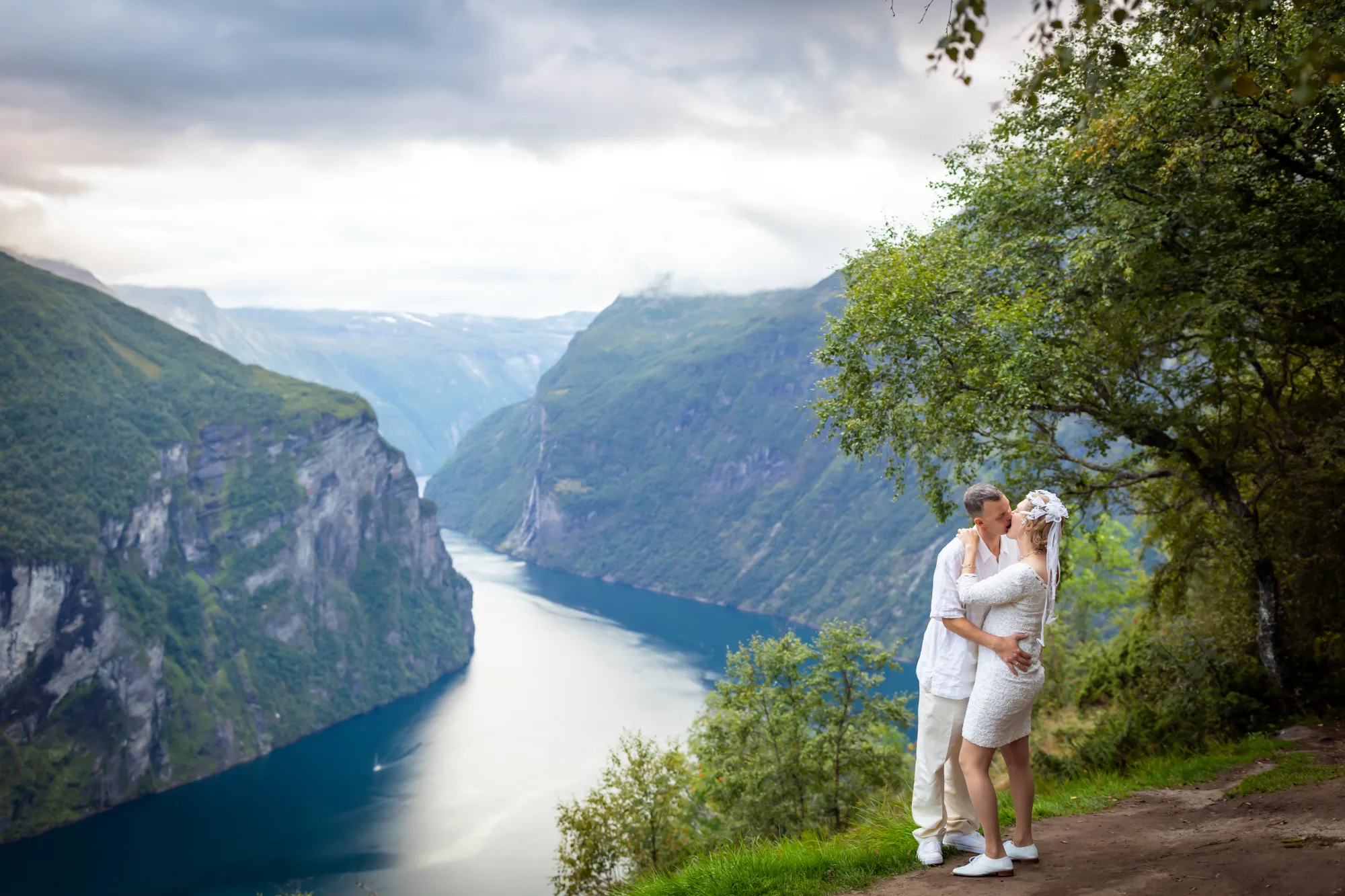 Bryllupsbilde fra Linda & Chris, fotografert av Marte Bjørgum