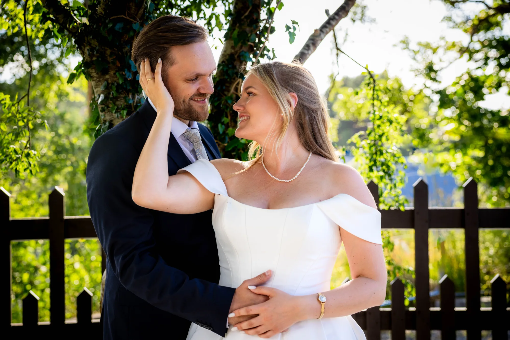A moment from a wedding day, photographed by Marte Bjørgum