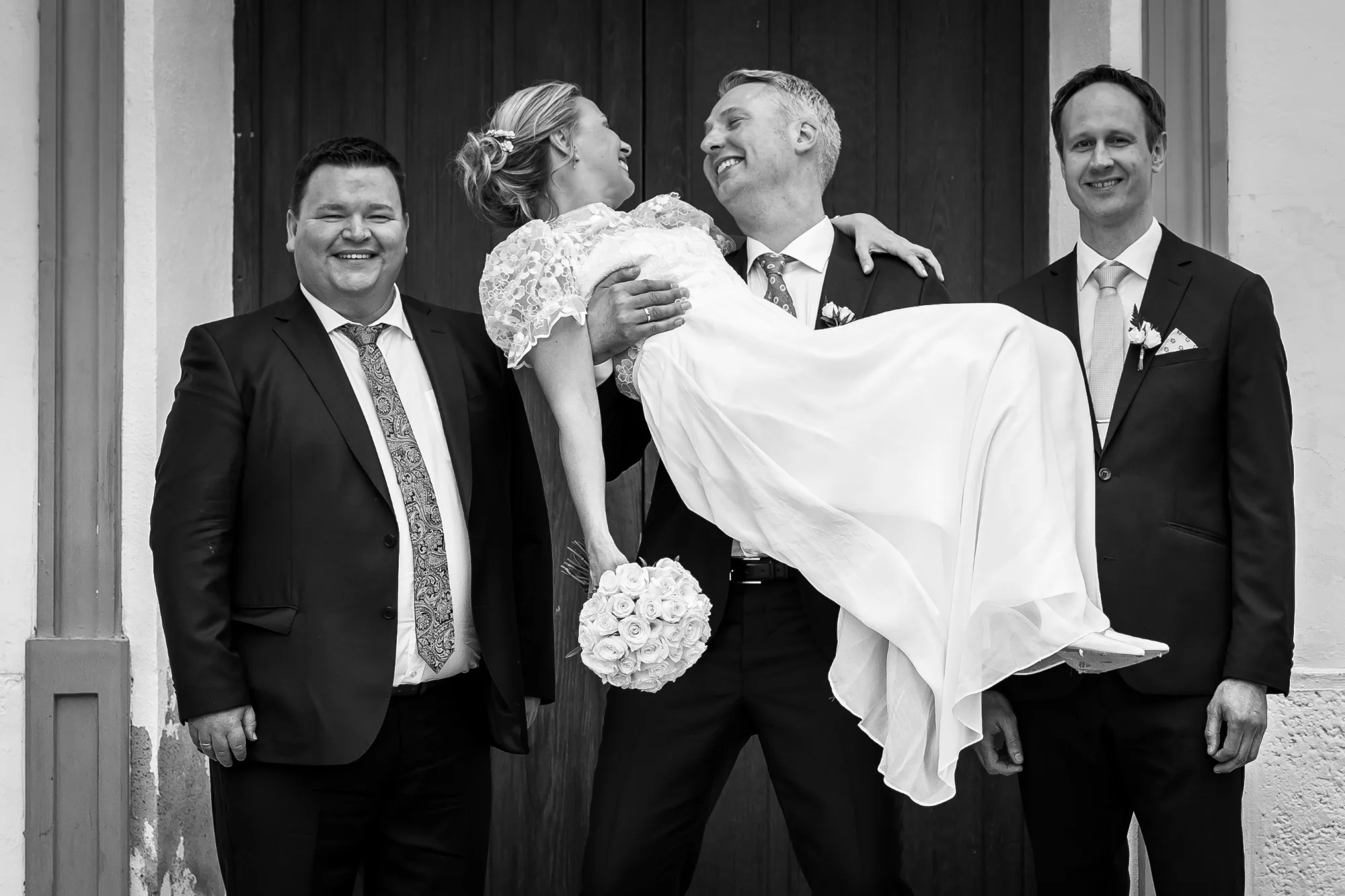Bryllupsbilde fra Lill & Rikard, fotografert av Marte Bjørgum
