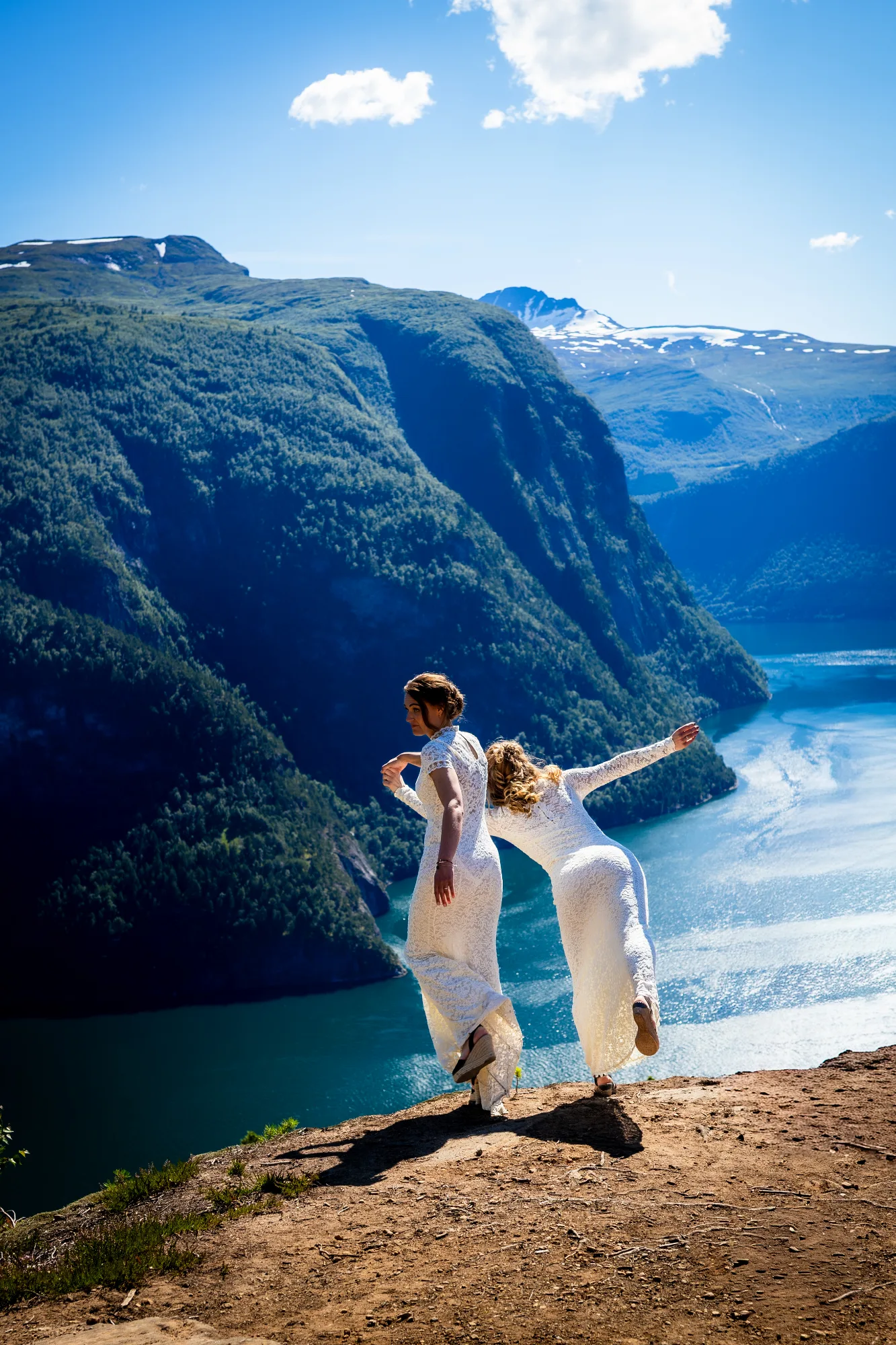 Bryllupsbilde fra Malin & Sarah, fotografert av Marte Bjørgum