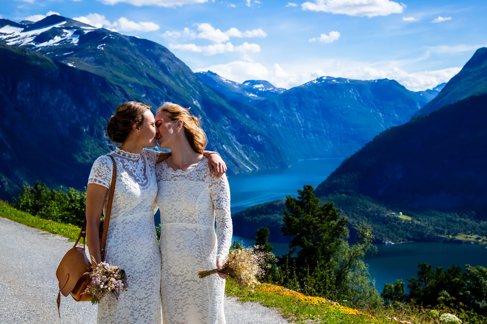 Bryllupsbilde fra Malin & Sarah, fotografert av Marte Bjørgum