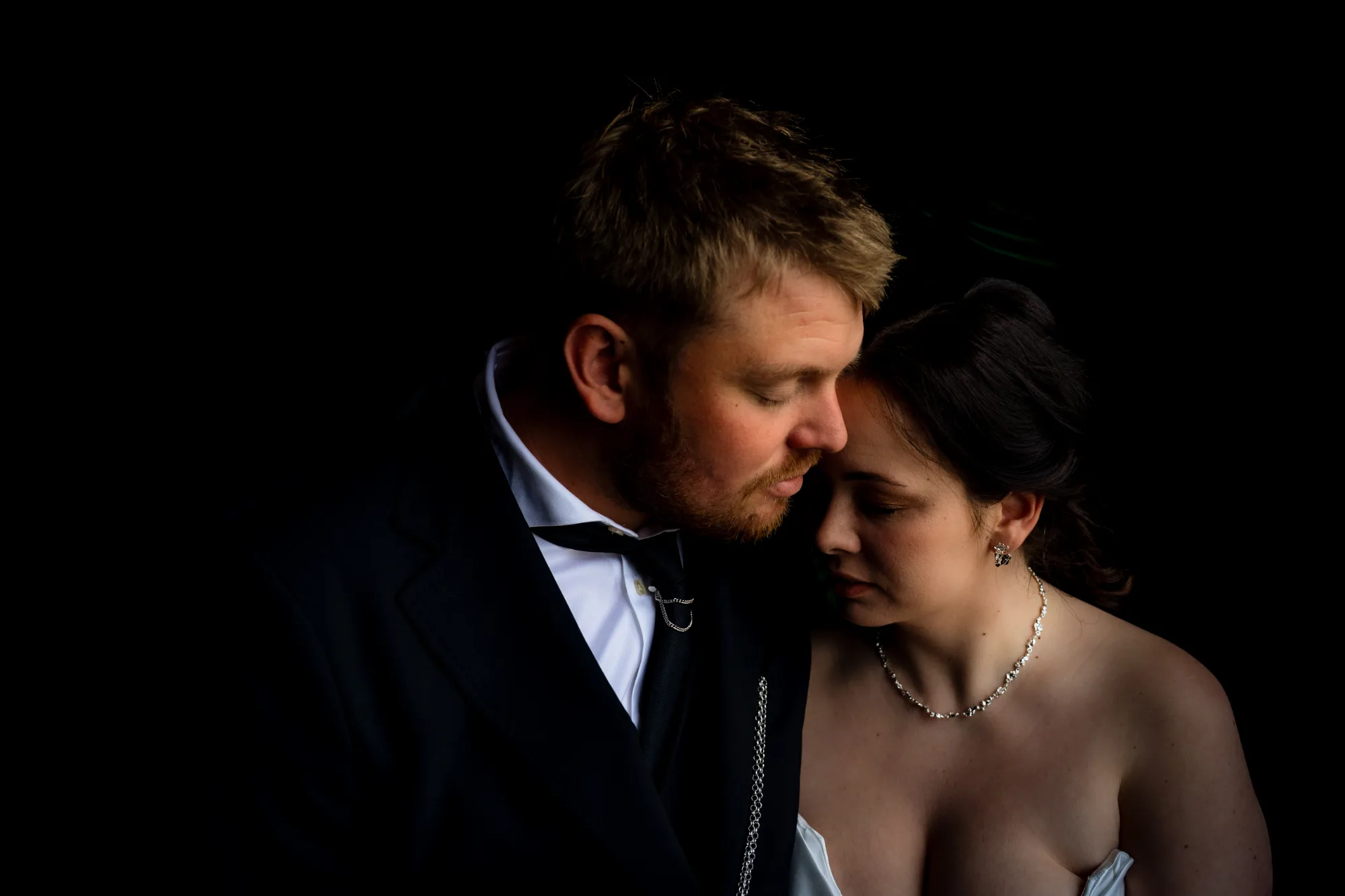 A moment from a wedding day, photographed by Marte Bjørgum