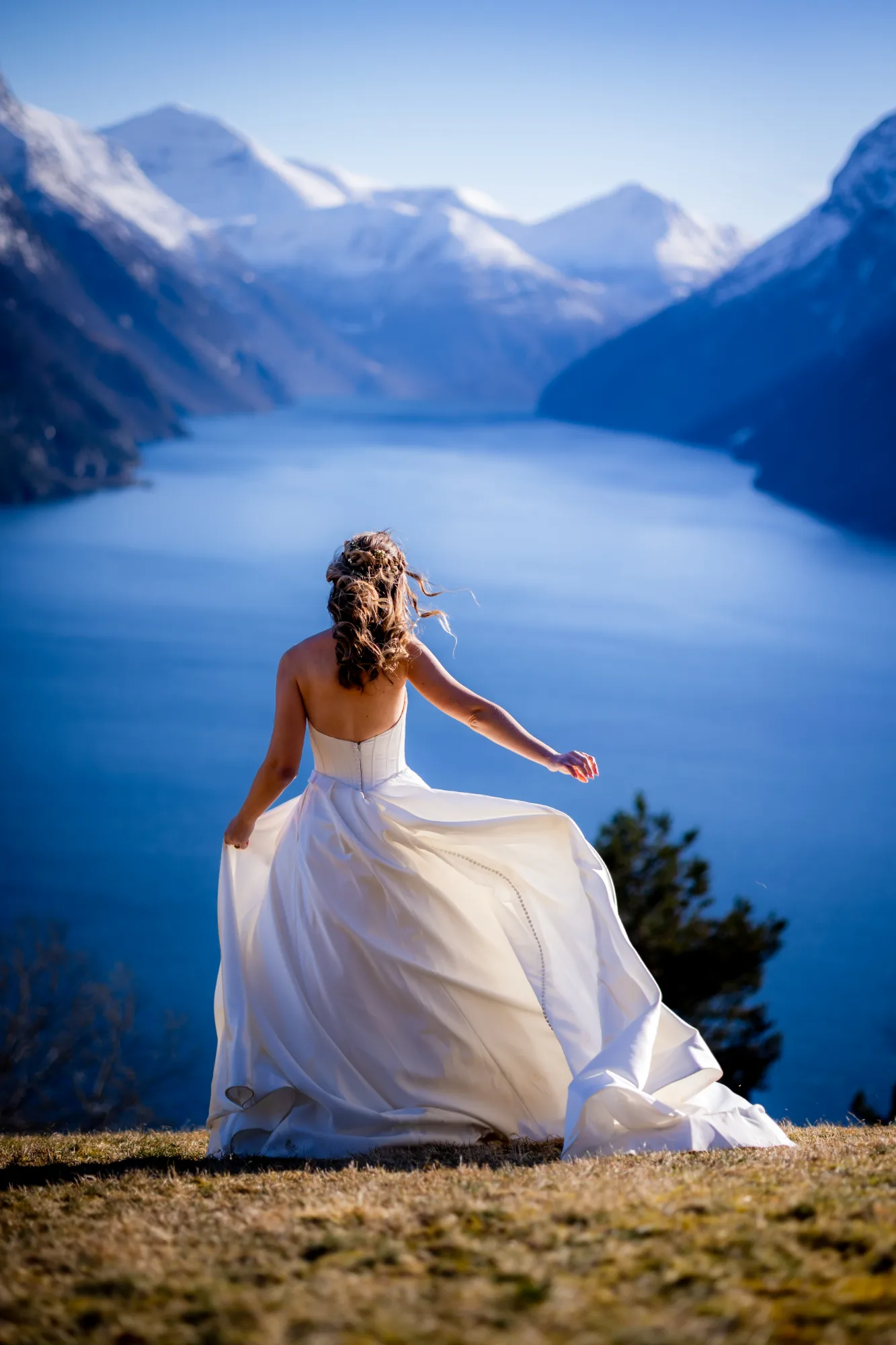 A moment from a wedding day, photographed by Marte Bjørgum