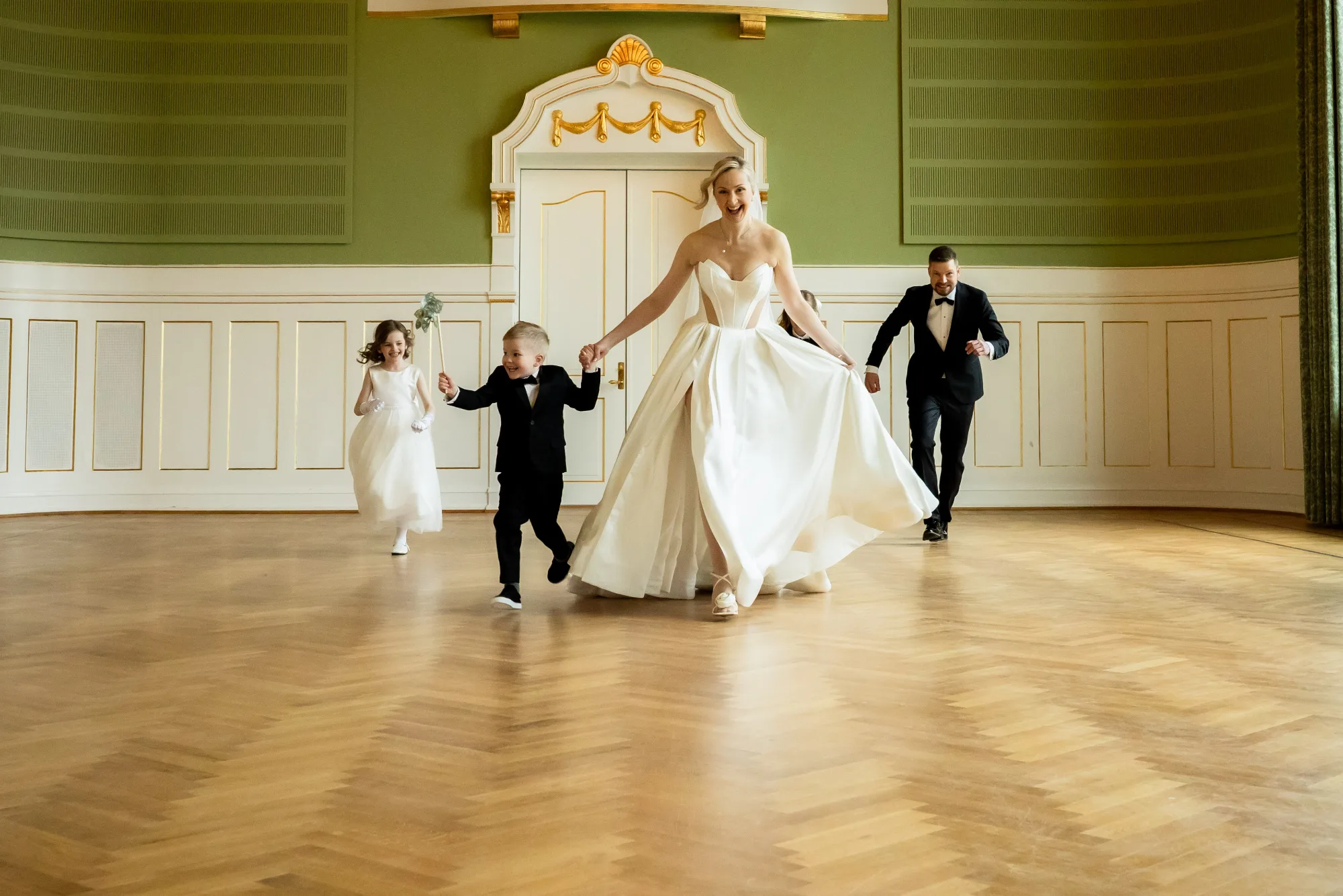 A moment from a wedding day, photographed by Marte Bjørgum