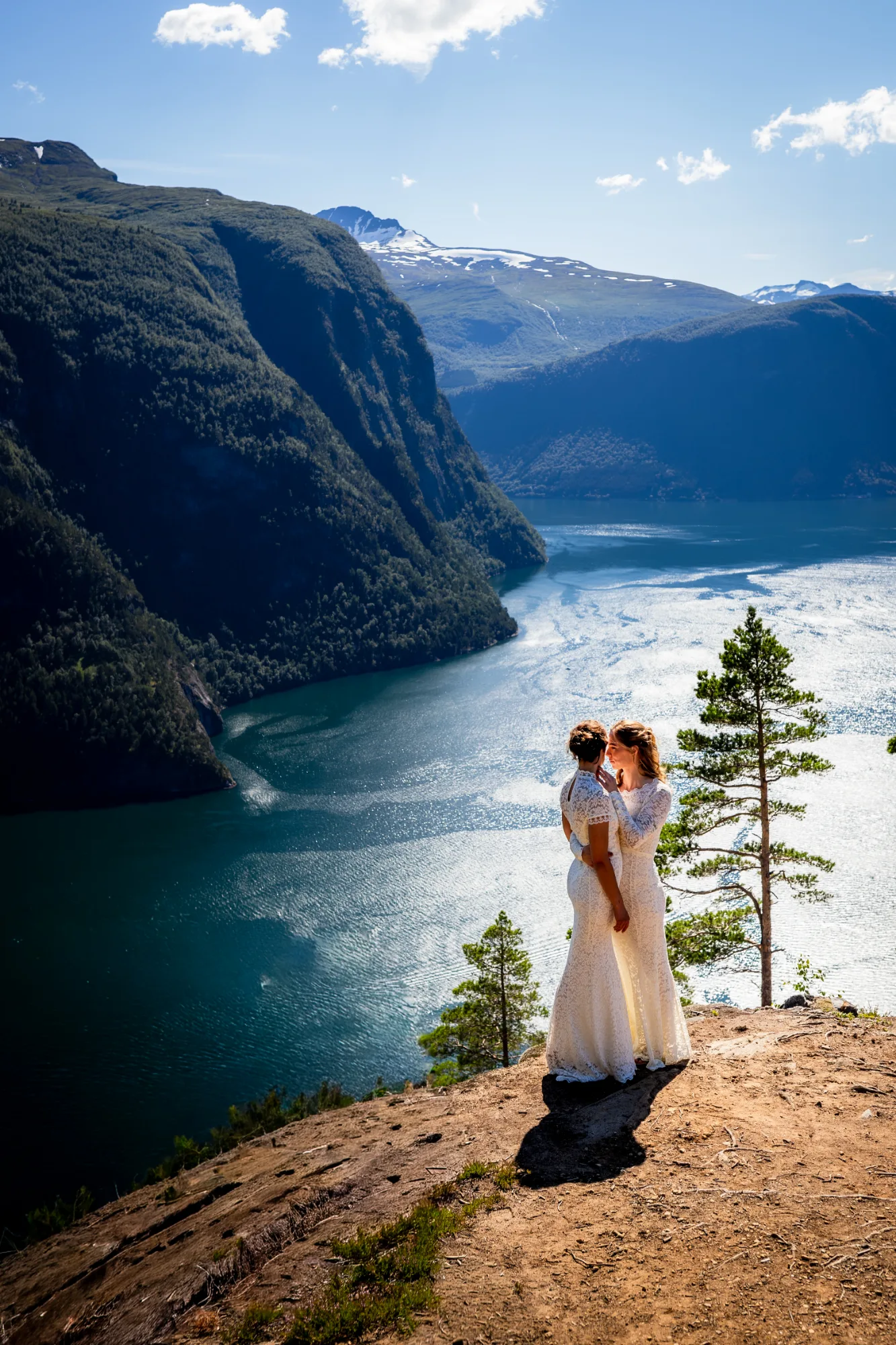 Bryllupsbilde fra Malin & Sarah, fotografert av Marte Bjørgum