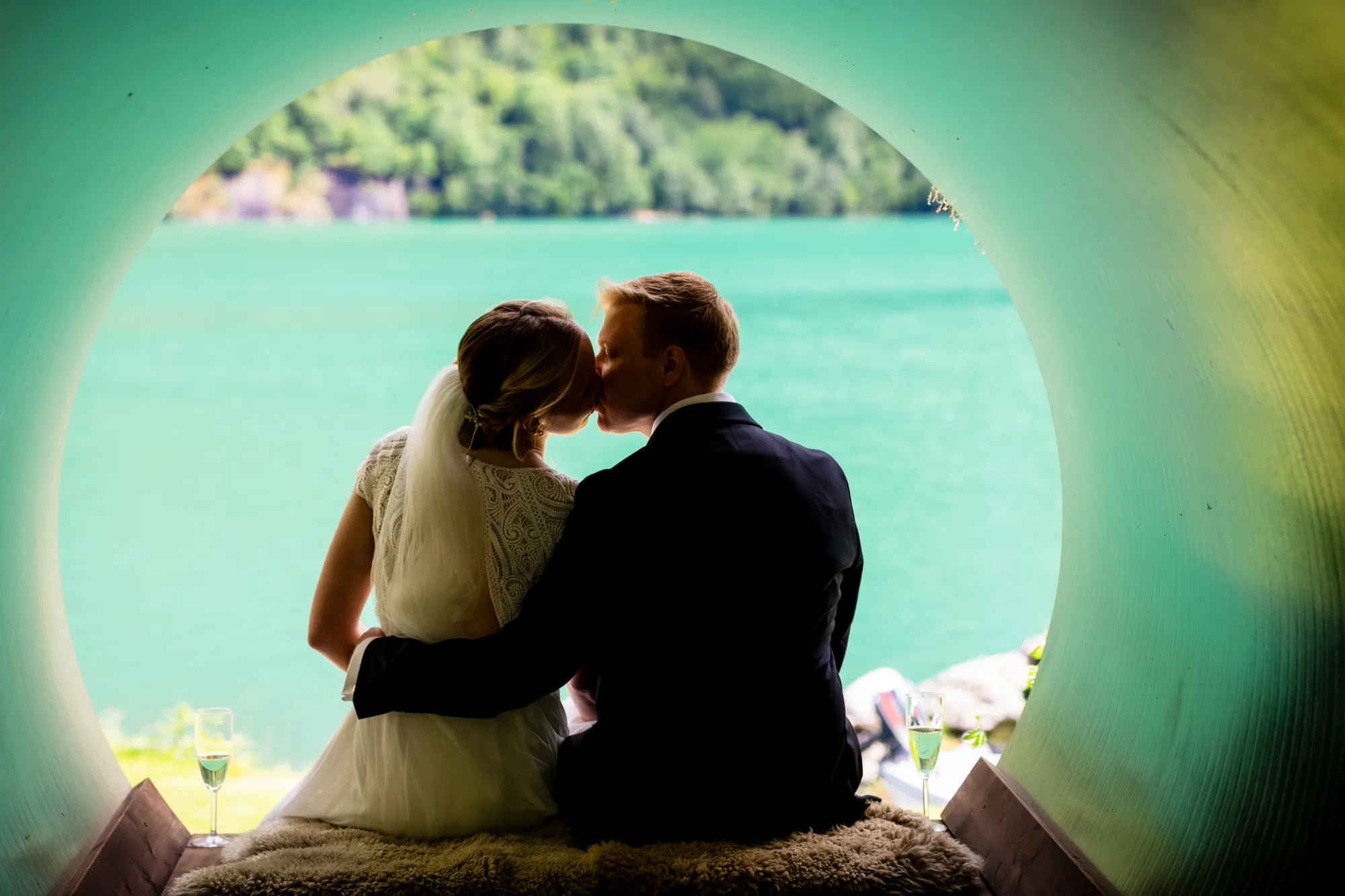 A moment from a wedding day, photographed by Marte Bjørgum