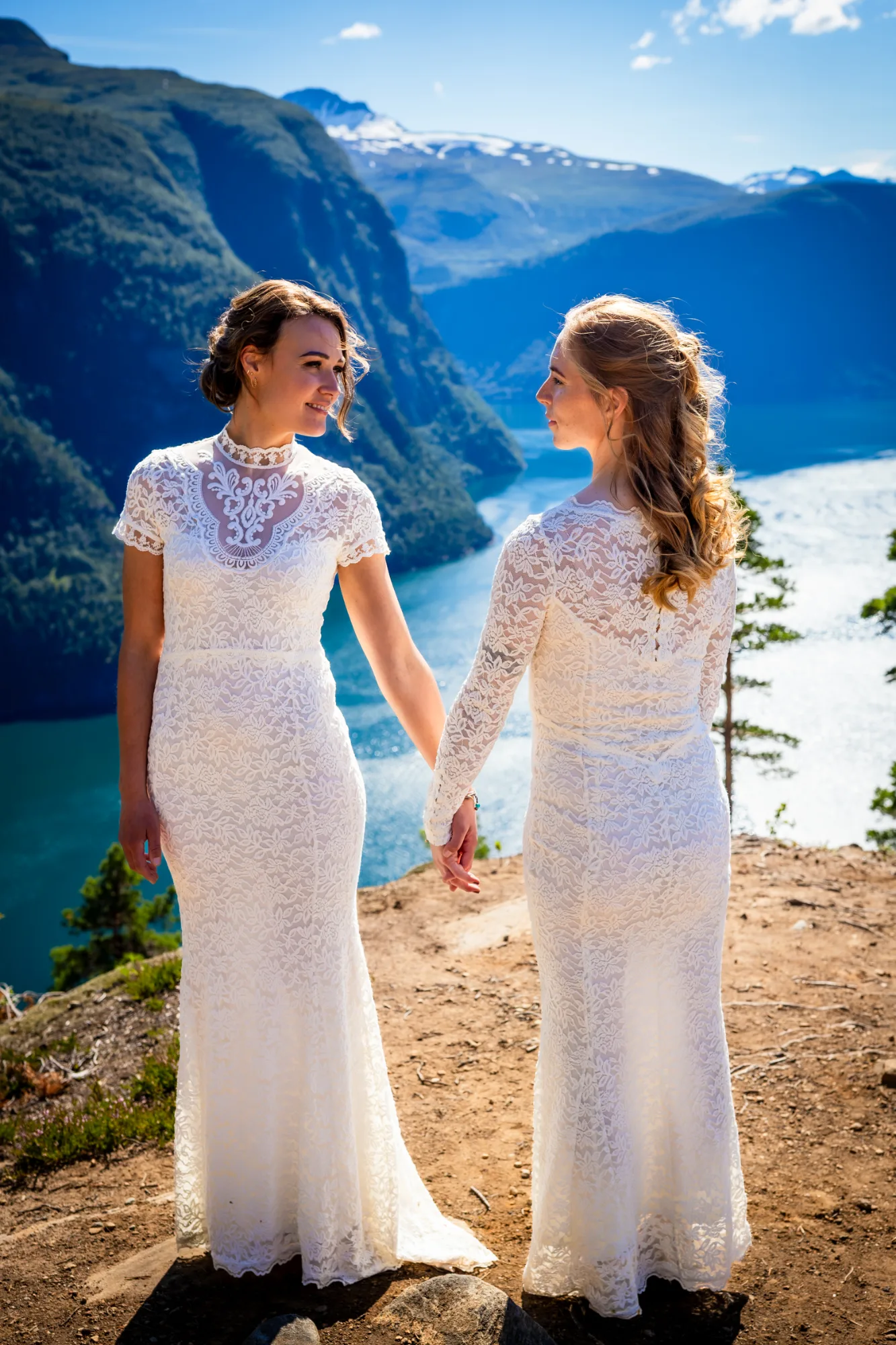 Bryllupsbilde fra Malin & Sarah, fotografert av Marte Bjørgum