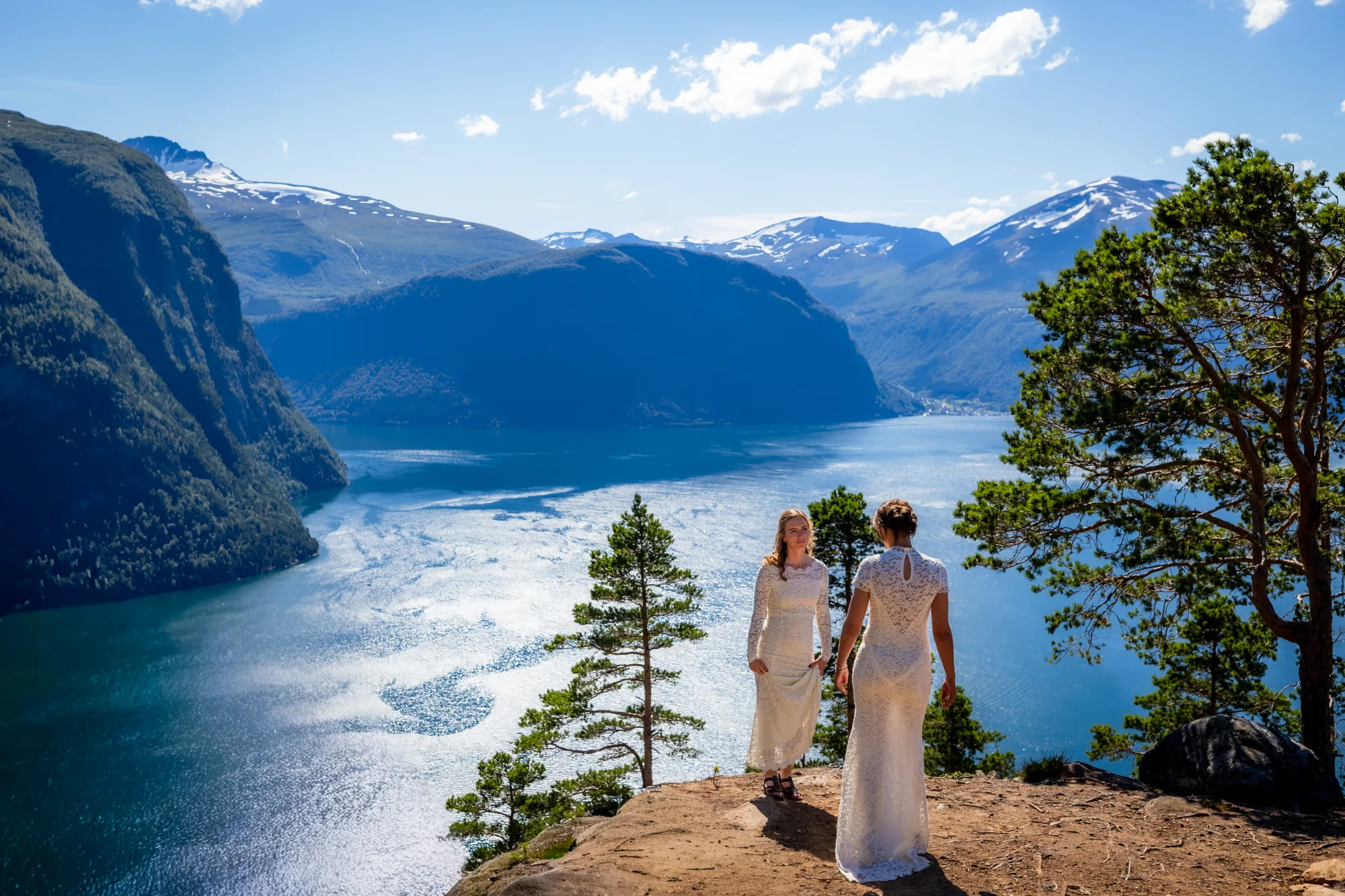 Bryllupsbilde fra Malin & Sarah, fotografert av Marte Bjørgum