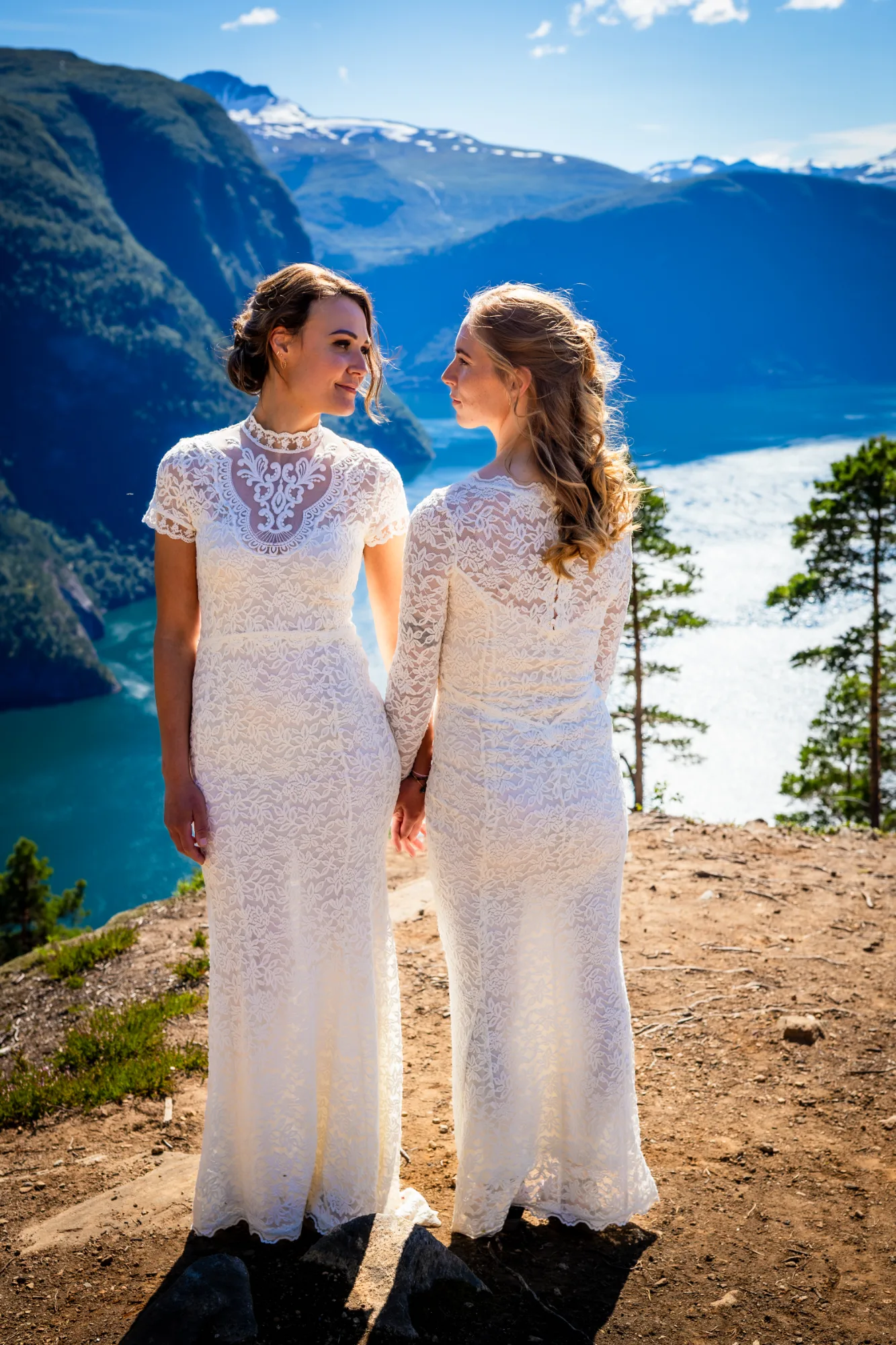 Bryllupsbilde fra Malin & Sarah, fotografert av Marte Bjørgum