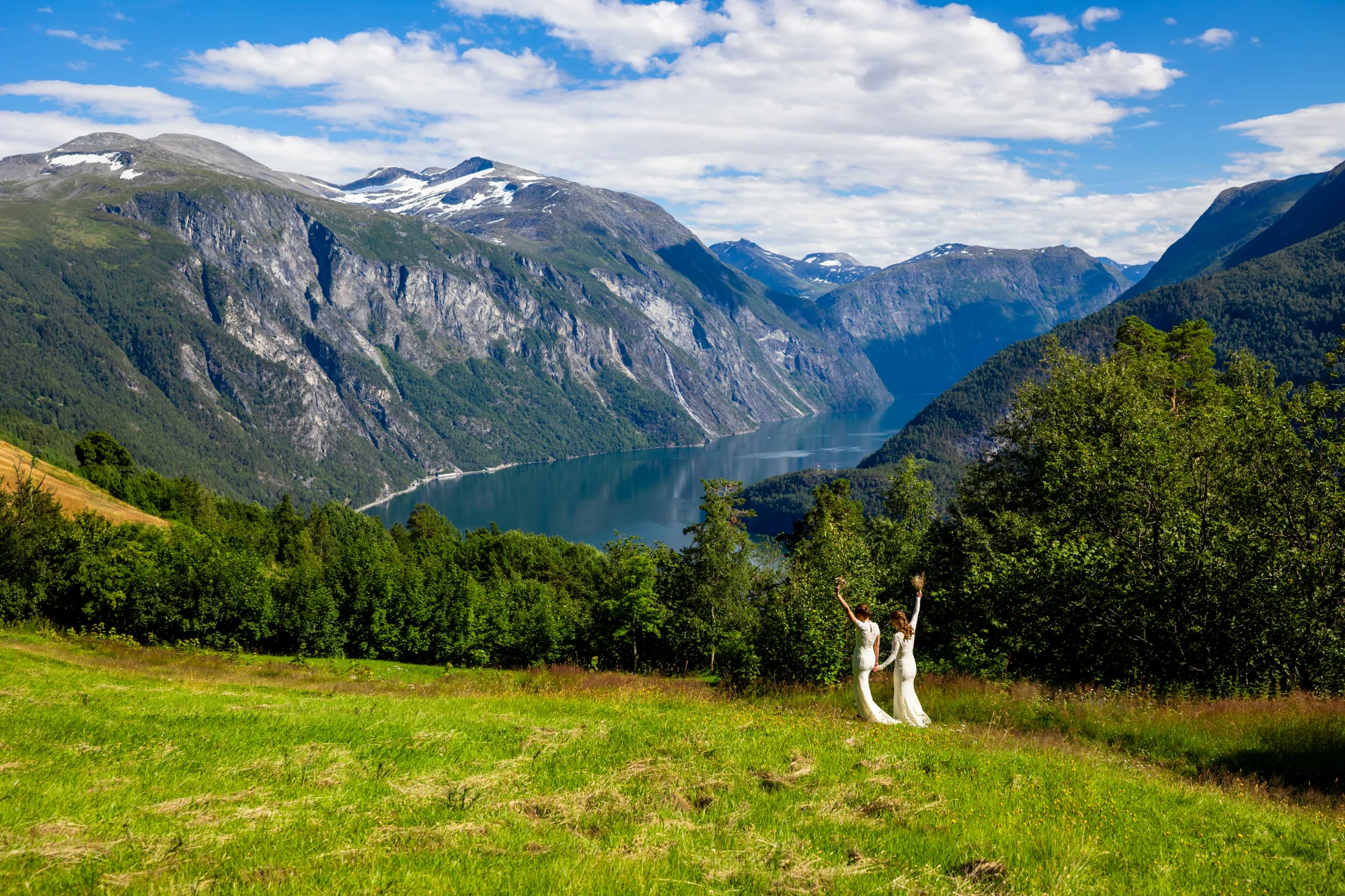 Bryllupsbilde fra Malin & Sarah, fotografert av Marte Bjørgum