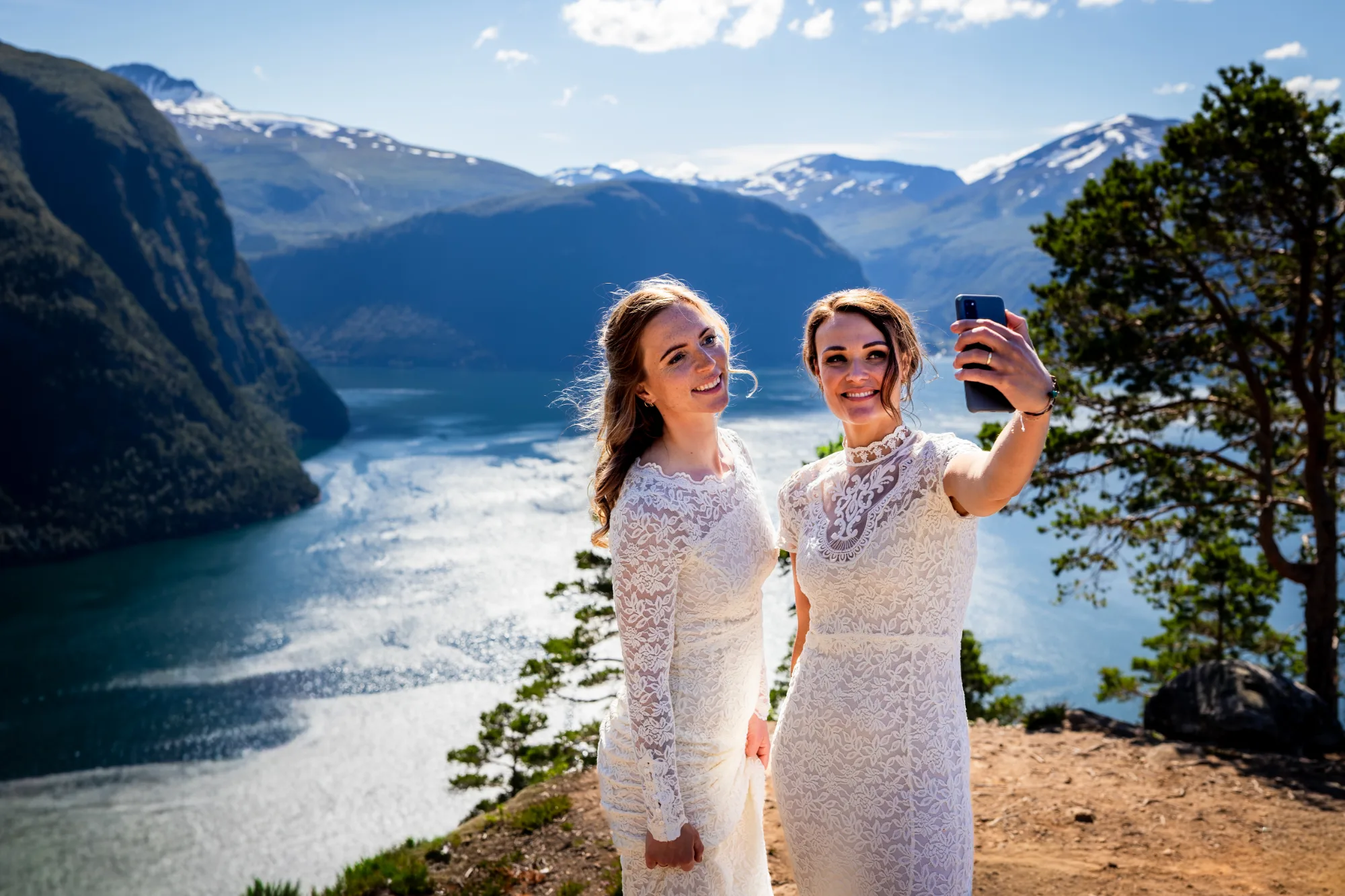 Bryllupsbilde fra Malin & Sarah, fotografert av Marte Bjørgum