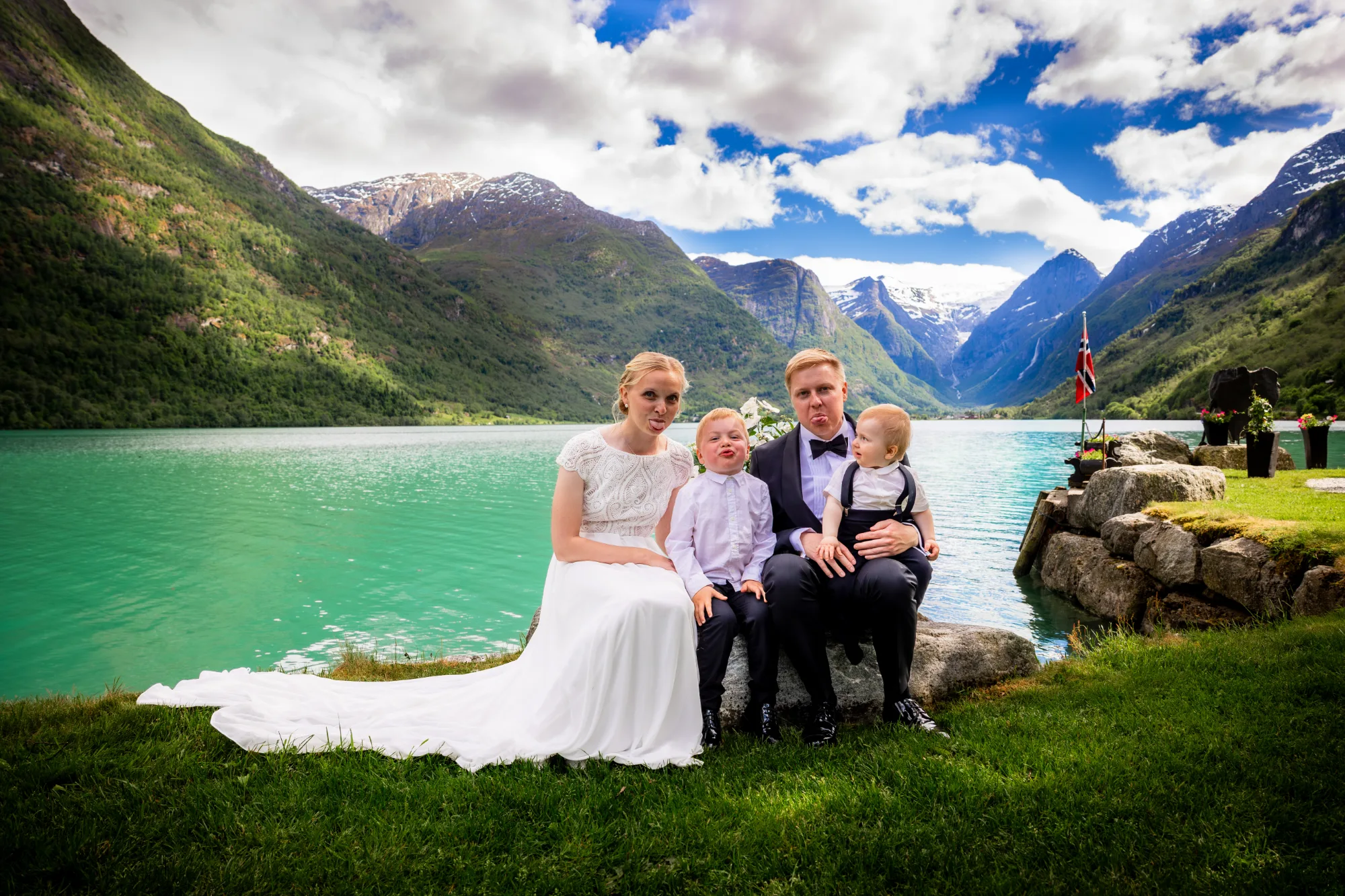 A moment from a wedding day, photographed by Marte Bjørgum
