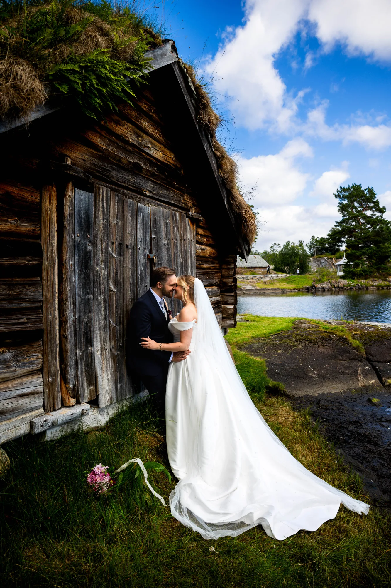 A moment from a wedding day, photographed by Marte Bjørgum