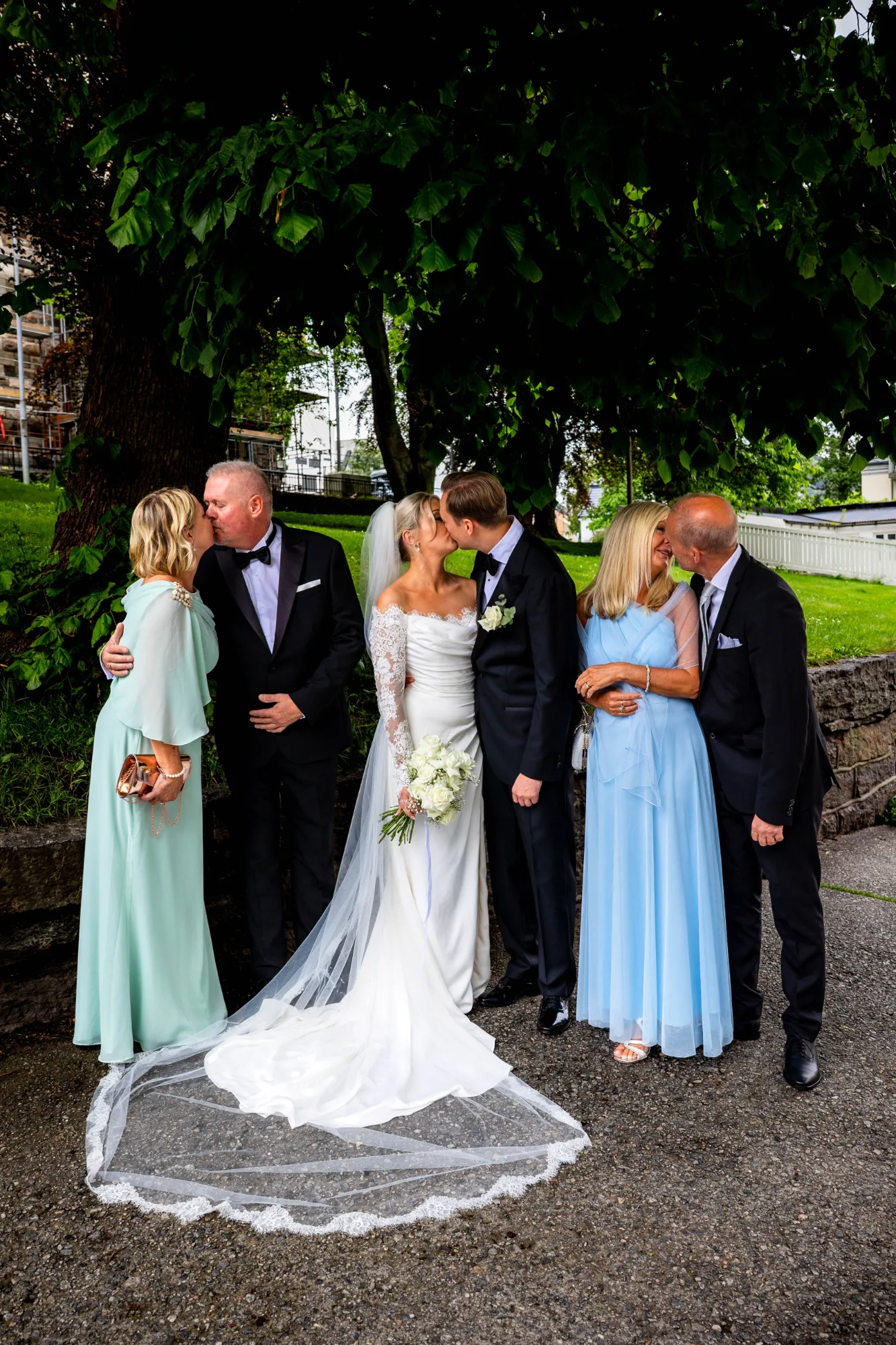 A moment from a wedding day, photographed by Marte Bjørgum